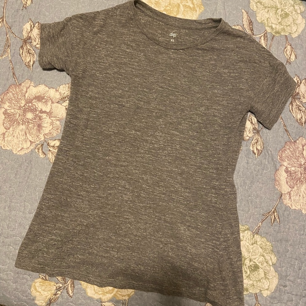 DP XS grey tee